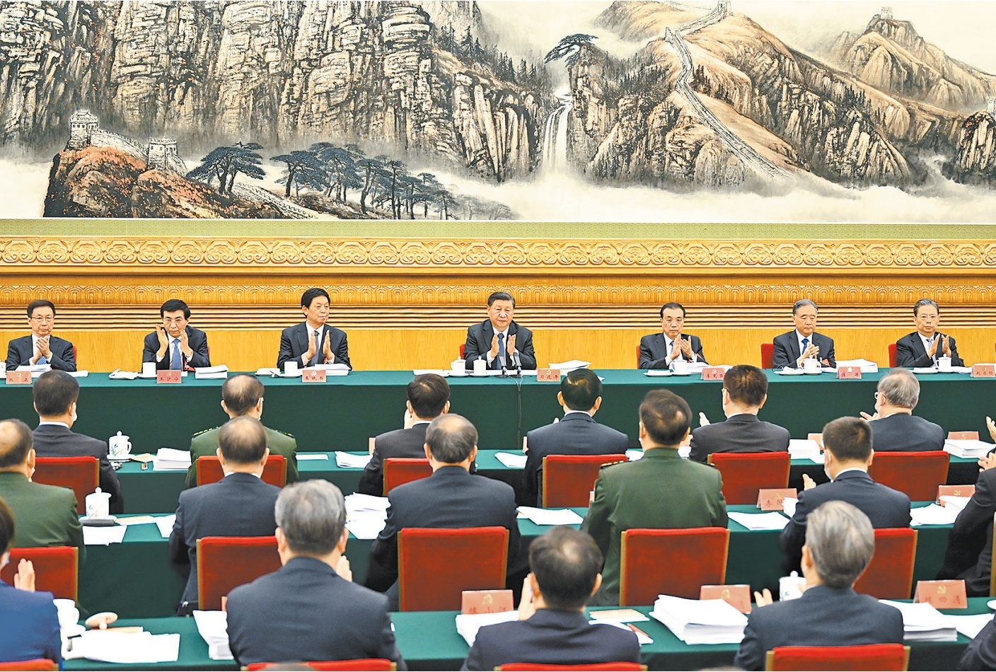 10月18日,中国共产党第二十次全国代表大会主席团在北京人民大会堂举行第二次会议。习近平、李克强、栗战书、汪洋、王沪宁、赵乐际、韩正等出席会议。新华社记者 李学仁 摄